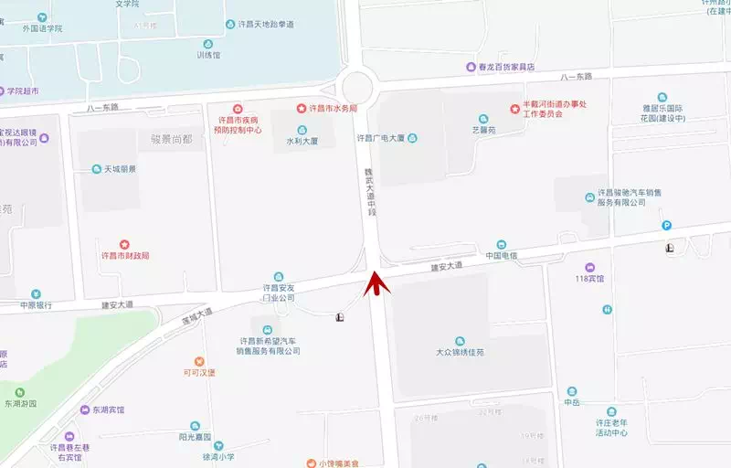 许昌市魏武大道这个路口红灯时间增至98秒