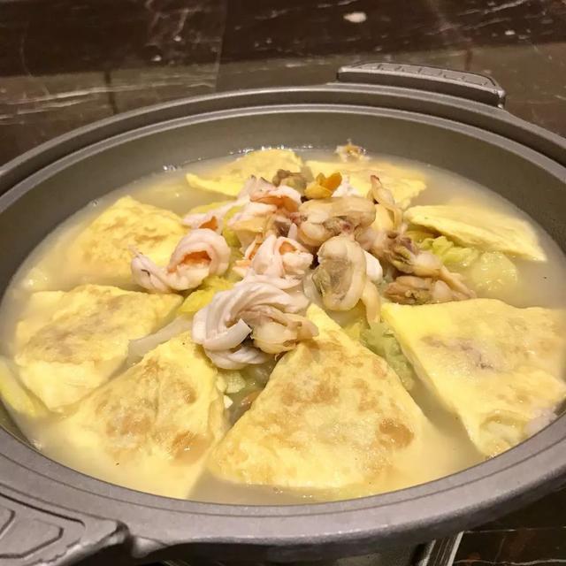 砂锅三鲜蛋饺白菜