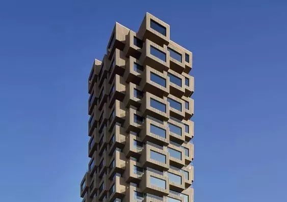 建筑体块进行重复堆叠将垂直面与水平面相互穿插进行充分的考量设计师
