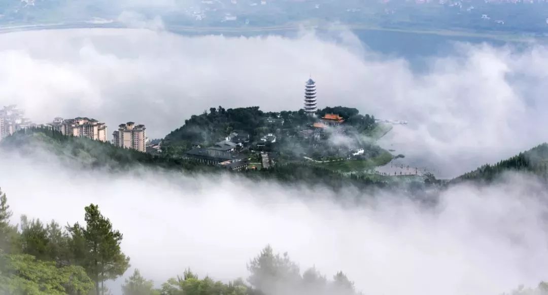 时近中午,动荡的雾霭仿佛融雪的春潮 图源 开州旅游通 虚无缥缈,变幻