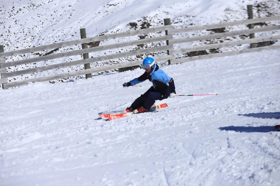 李崤彤18/19雪季培训课程安排 | 魔法大众技术滑雪学院