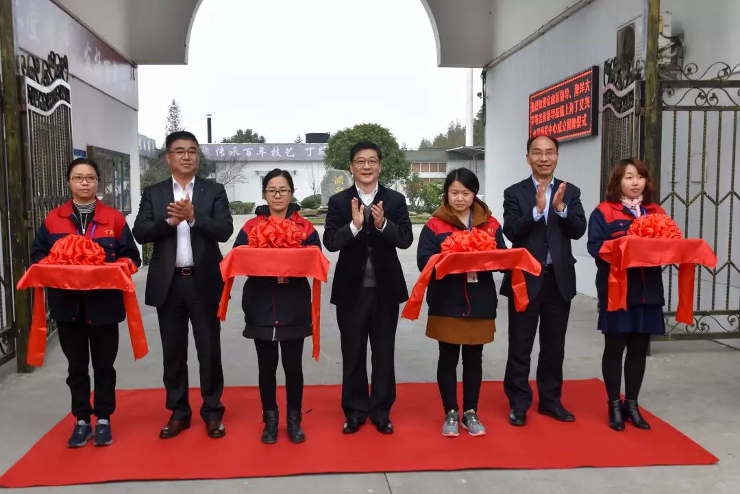 据悉,该中心是在丁义兴食品股份有限公司,上海爱森肉食品有限公司及