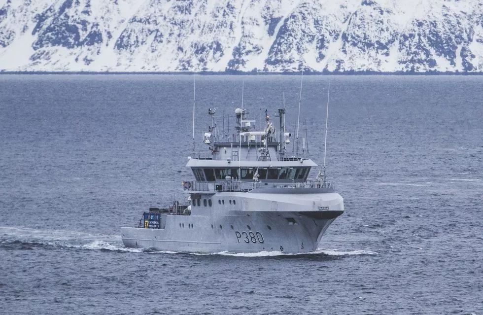 挪威海军又双叒撞船了! 俄在建战略级破冰船发生大火!
