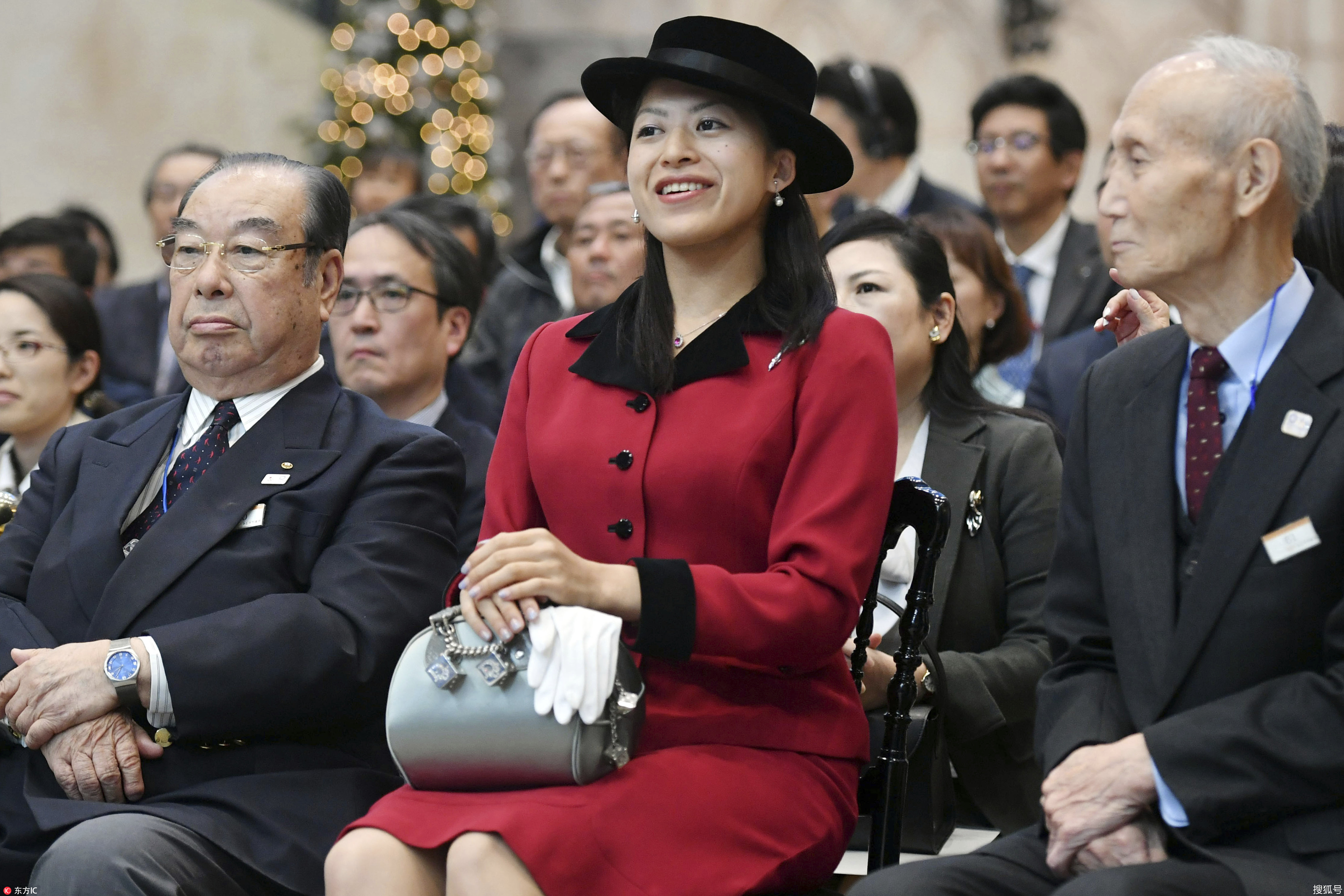 日本承子女王观战壁球比赛脸上两颗美人痣亮眼