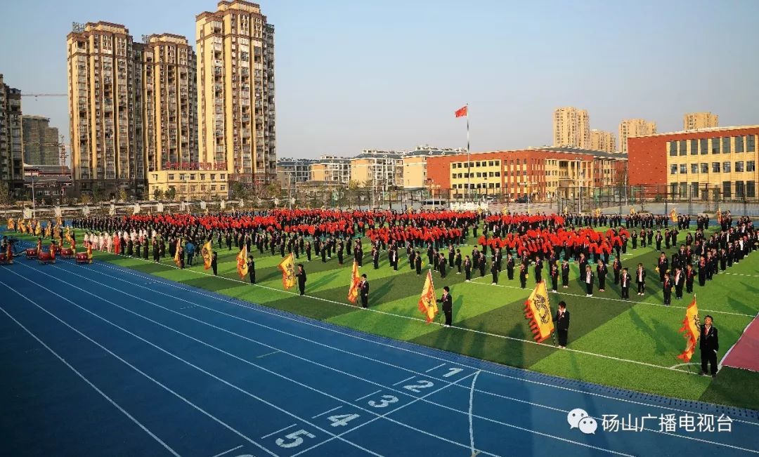 砀师附小【诗韵梨乡】砀山五中:千人诵经典 悦读咏流传诵读链接:学生