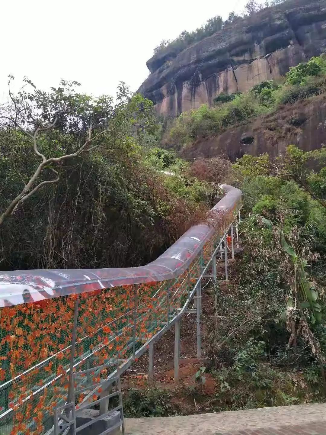 广东河源越王山玻璃滑道则(图:王冬明)