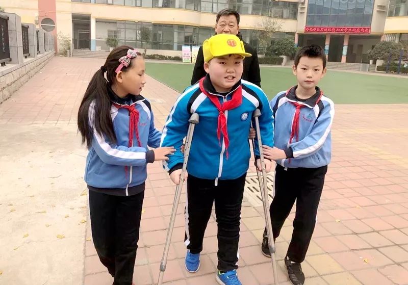 少年心中有爱 乐于助人最美——济南市清河实验小学开展红领巾志愿