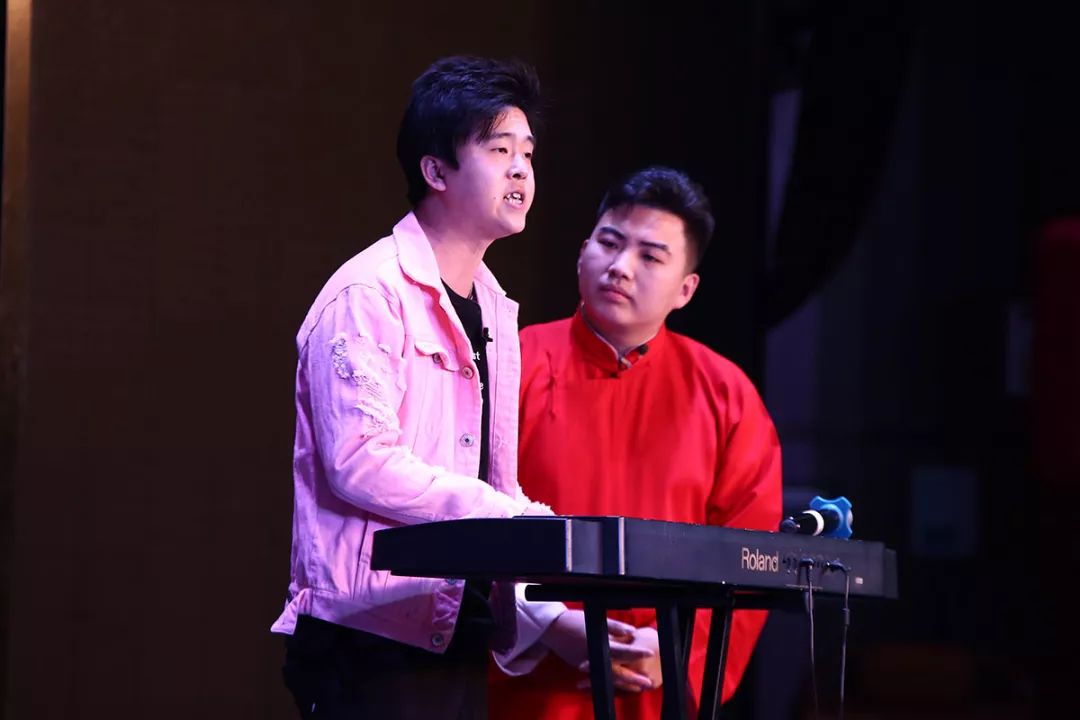 孔陆洋 饰演孔陆洋(图左)韩孝忠饰演 韩孝忠观众们亲切地称他为"