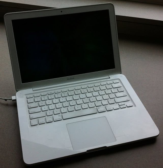 如果你想要,你还能买到白色款macbook笔记本电脑.