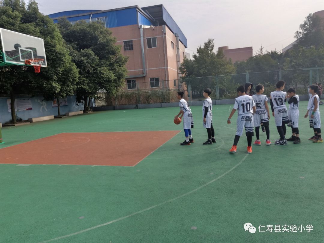 仁寿县实验小学 获得眉山市篮球比赛季军