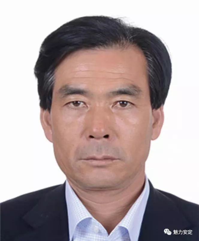 李亚文男,55岁,定西市大众秦剧团团长.