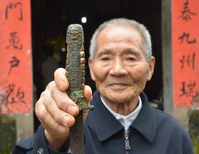 抗战老兵隐居60多年，直言《亮剑》是抗日神剧，独立团战斗力太扯淡