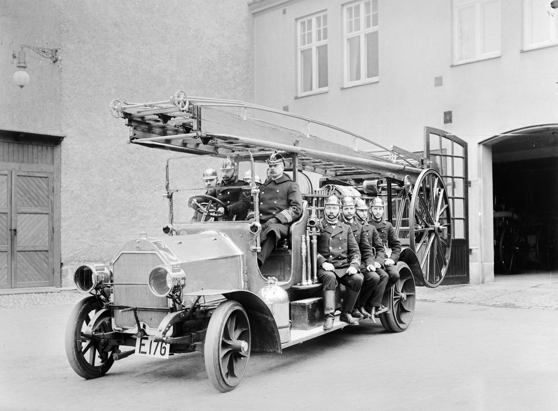 世界上第一支消防部队源于中国最早的消防车不如马车
