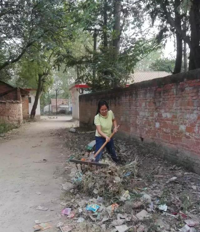 罗山县子路镇子路中心校杨云老师教生有爱