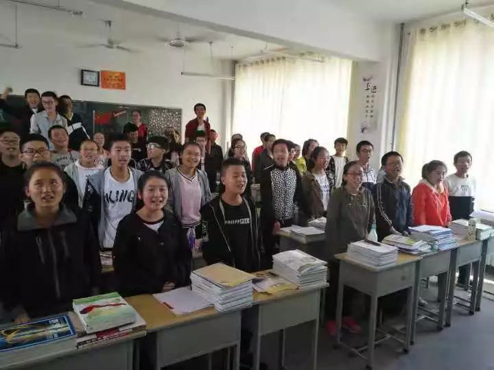 乌鲁木齐八一中学实习教师 数学与信息科学学院 李乐丹 逐梦前方