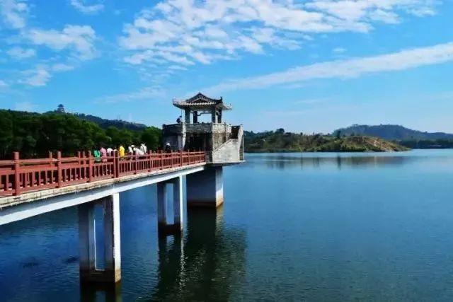为众人熟知的有惠州西湖,罗浮山风景区,巽寮湾等著名景点,但其实惠州