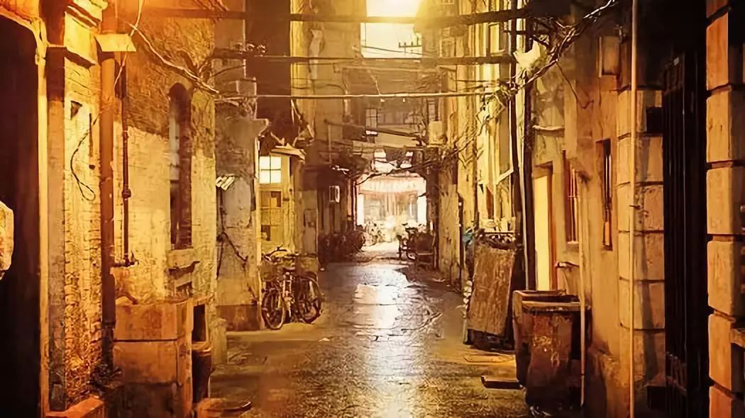 瞬间将我带回那个属于巷弄的年代 这些老上海老街老弄堂里 发生的故事