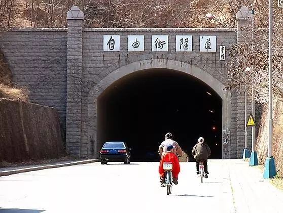 目前我市已有三条隧道 玉佛山隧道 莘英路隧道长916米 鞍山将有4条