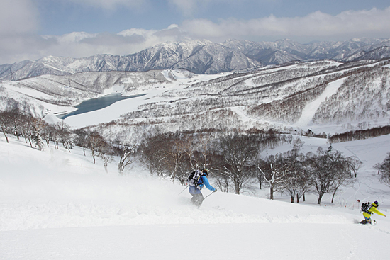 日本新潟神乐滑雪场11月24日开板 开启新潟1819新雪季