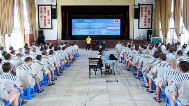 公益电影《遇见陌生人》首映 讲述一个怎样的暖心故事