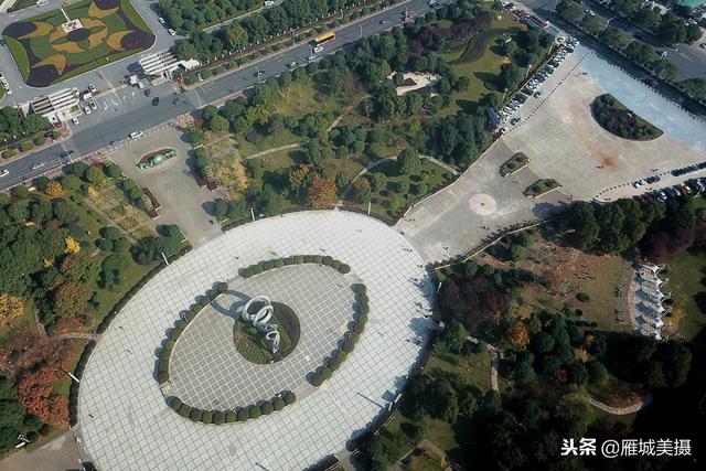 航拍衡阳市高新区太阳广场,初冬时节黄绿相间,高空俯瞰别样美