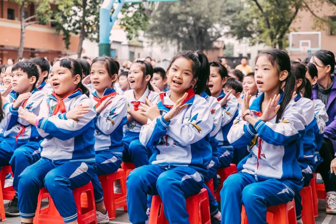 荔湾区妇联相关负责人等主协办单位代表以及海北小学学生,家长等600余