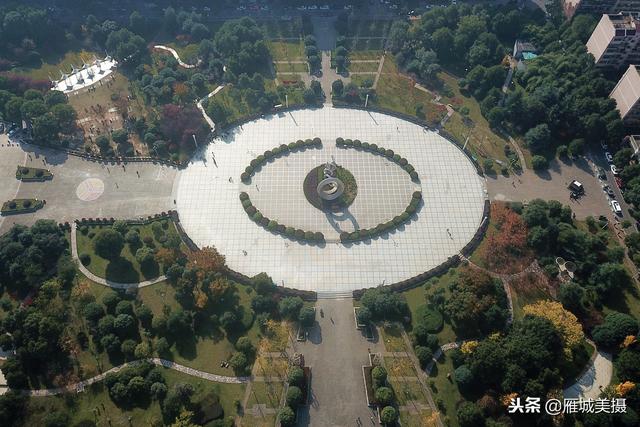 航拍衡阳市高新区太阳广场,初冬时节黄绿相间,高空俯瞰别样美