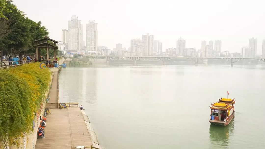 装满了内江人的回忆:西林寺,师院,网吧,还有沱江河夜景都这么记忆犹新