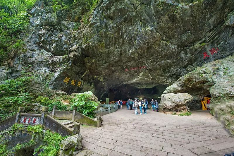 旅游 正文 至今仍是双龙洞最受游人称道的体验.