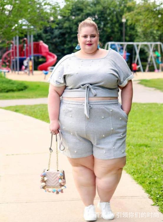 体重超过300斤的胖妞,自信又时尚,男人为她感到痴迷!