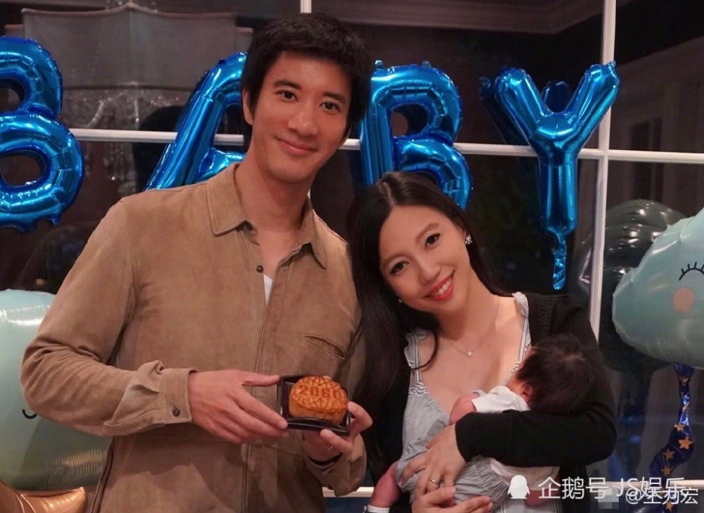 王力宏晒照庆木婚,结婚5周年大方表白李靓蕾,夫妻同框