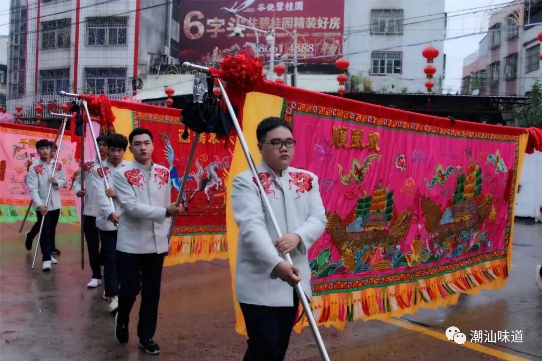 汕头谷饶闹热,这群扛大旗女标个个生好!