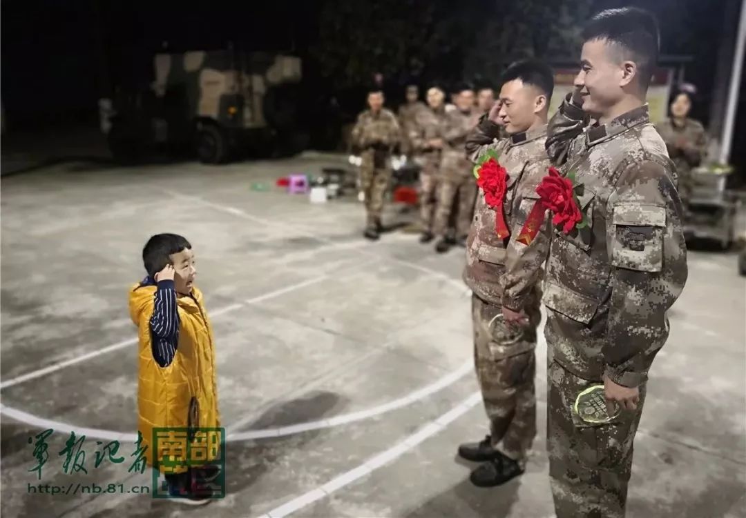 陆军某边防旅老兵一路顺风