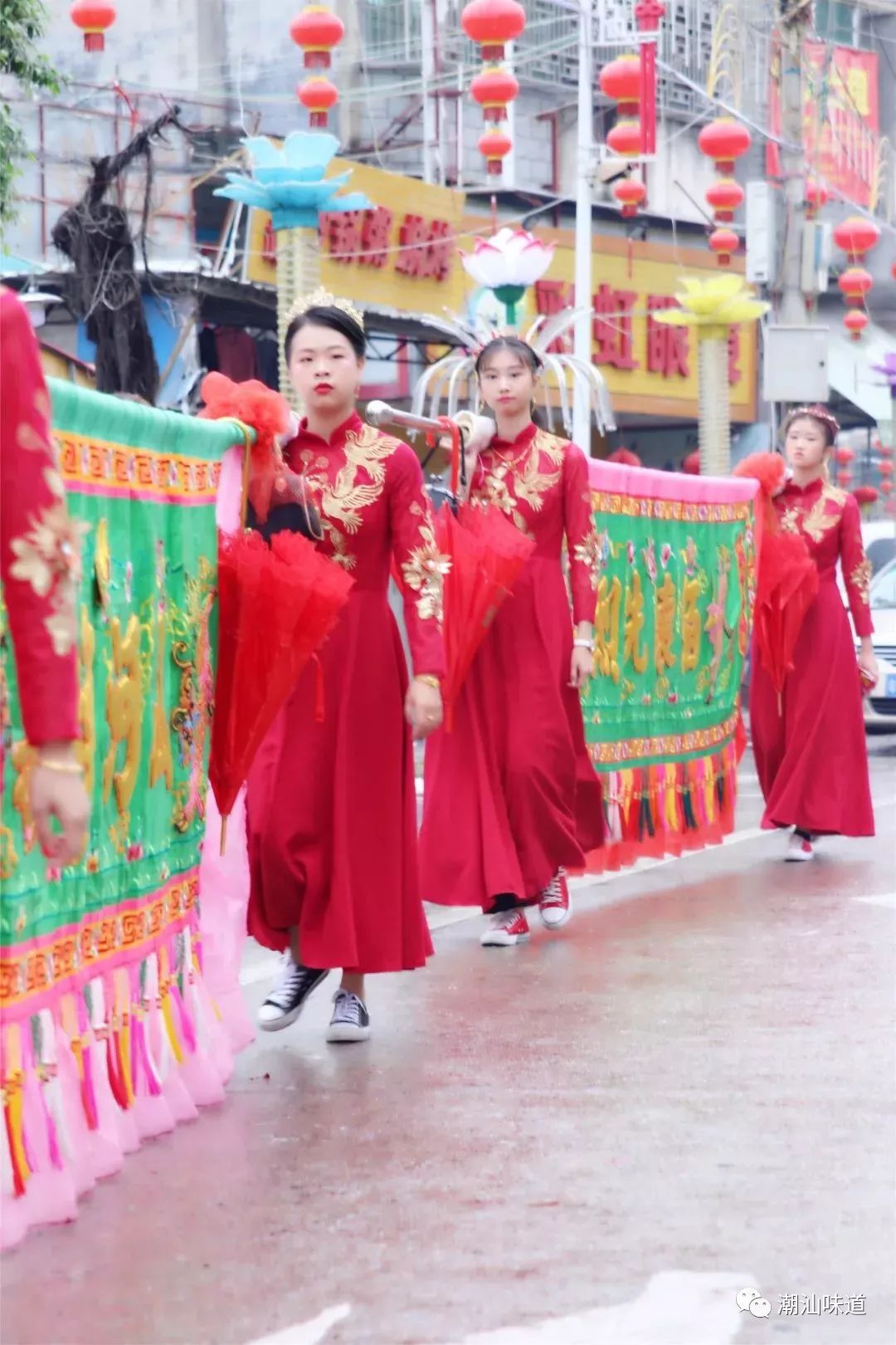 汕头谷饶闹热,这群扛大旗女标个个生好!