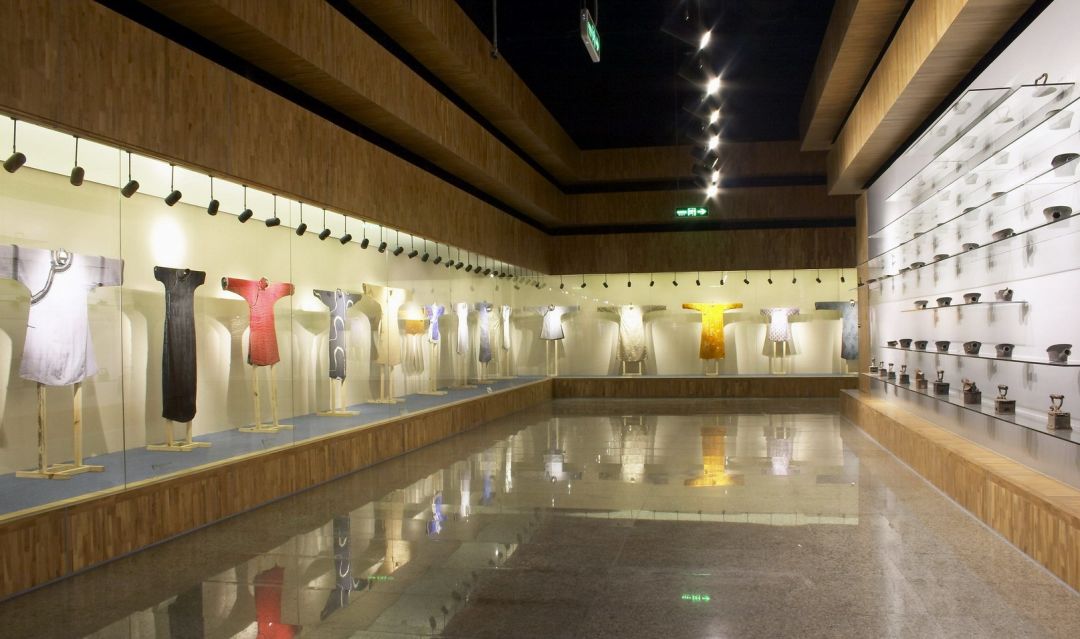 上海美特斯邦威服饰博物馆集收藏研究,陈列展览,对外交流和员工教学