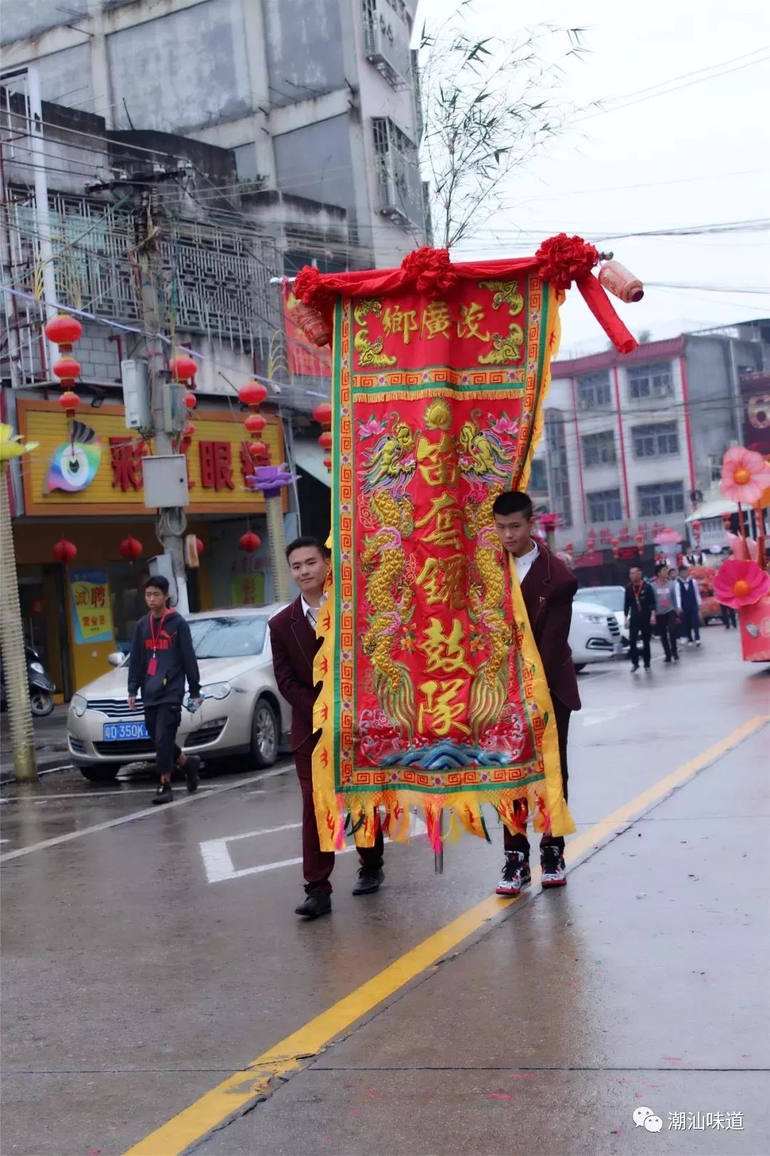 汕头谷饶闹热,这群扛大旗女标个个生好!