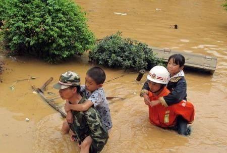 直击美国大兵跟中国军人的差距究竟有多大, 看完心酸默默流泪