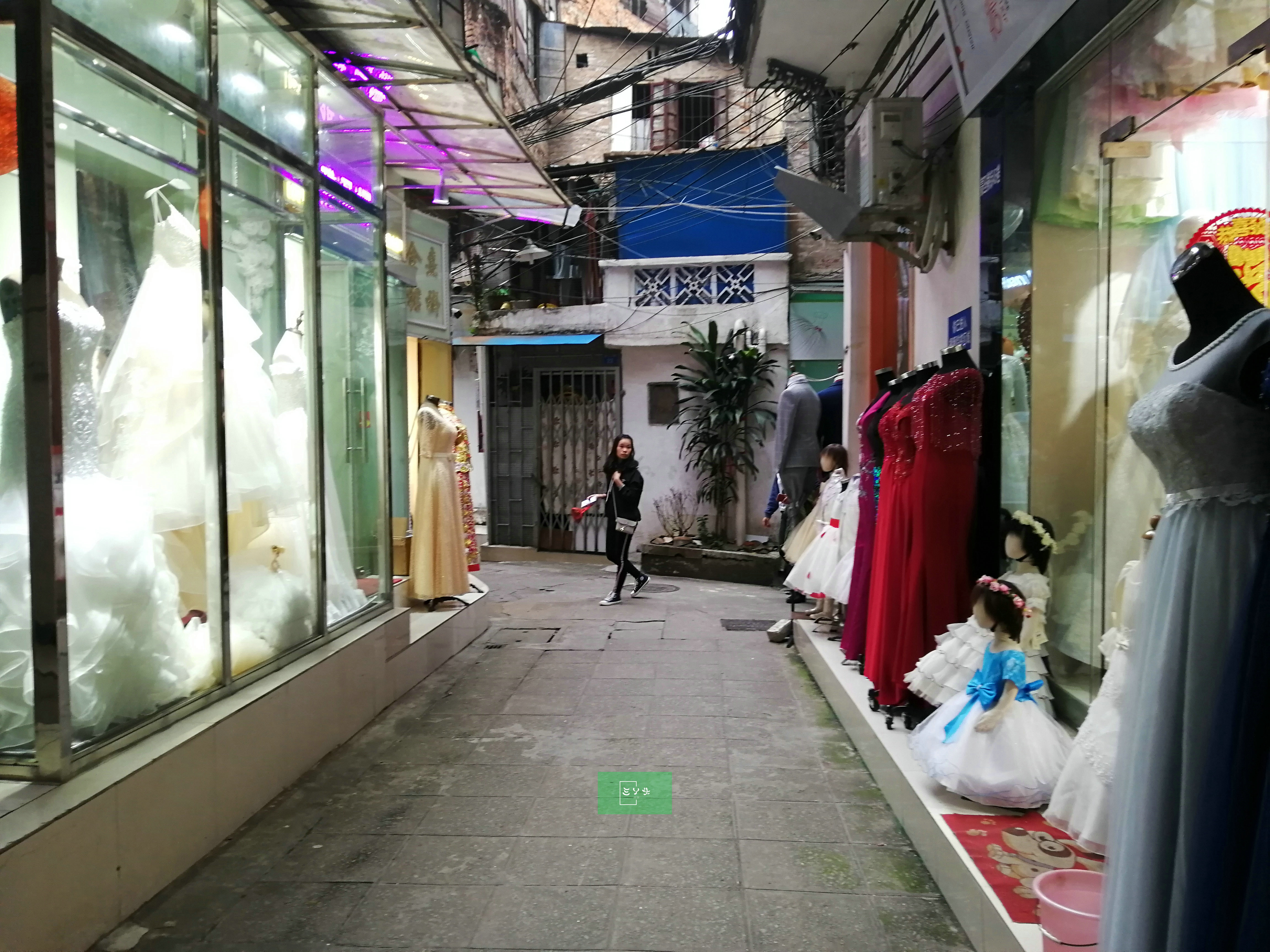 广州婚纱一条街_广州西装一条街图片(3)