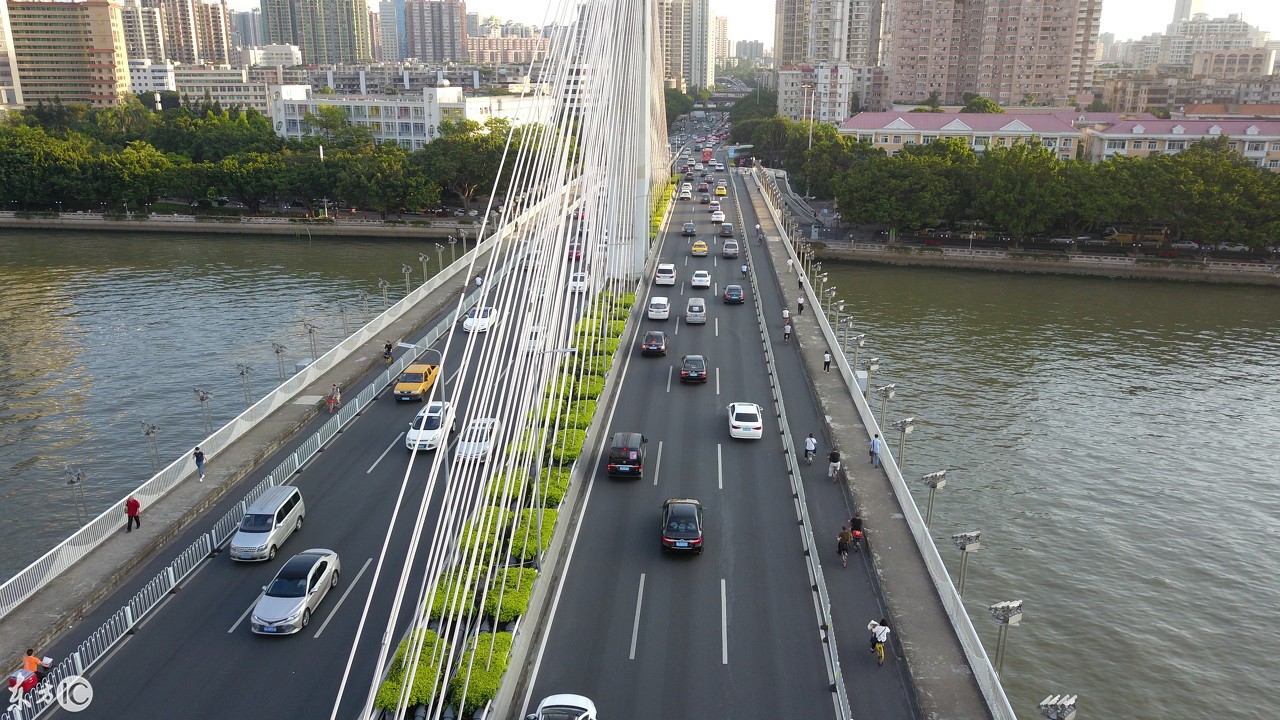 无人机航拍:上帝的视角看广州海印大桥