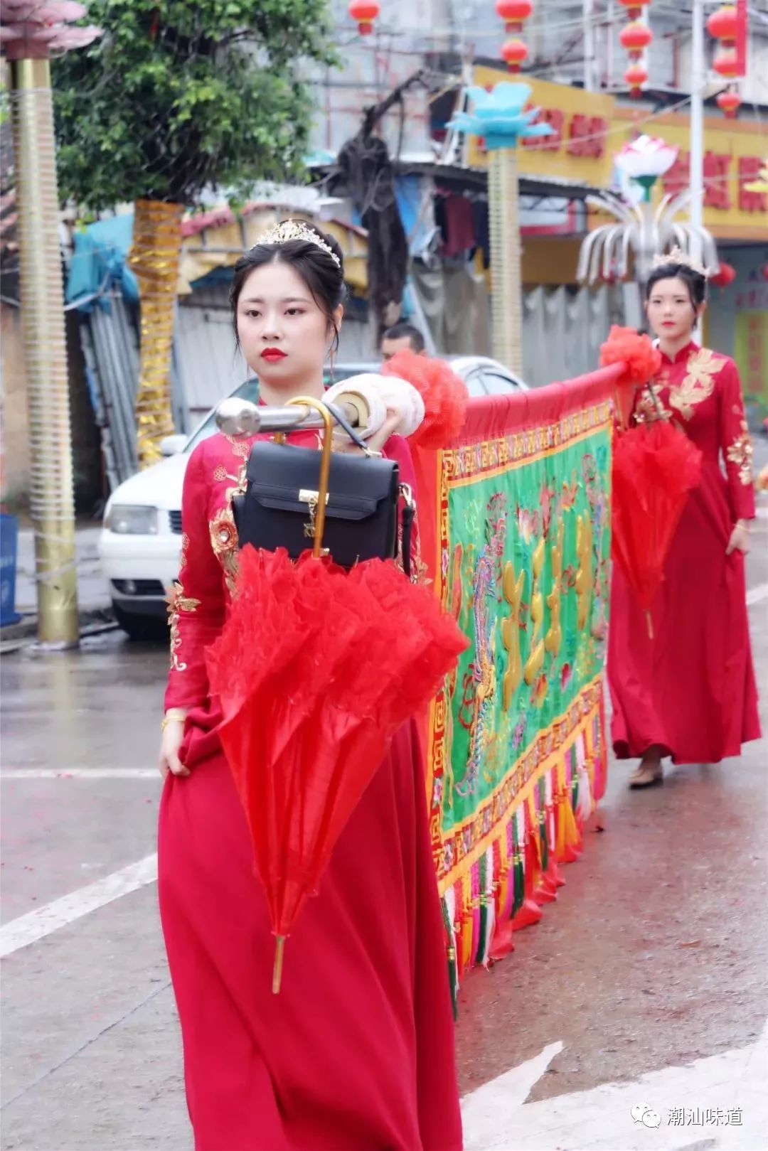 汕头谷饶闹热,这群扛大旗女标个个生好!