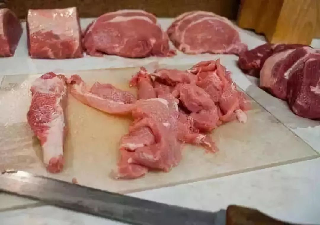 分清"鲜猪肉"和"死猪肉"的区别,下次不会再买错了!_颜色