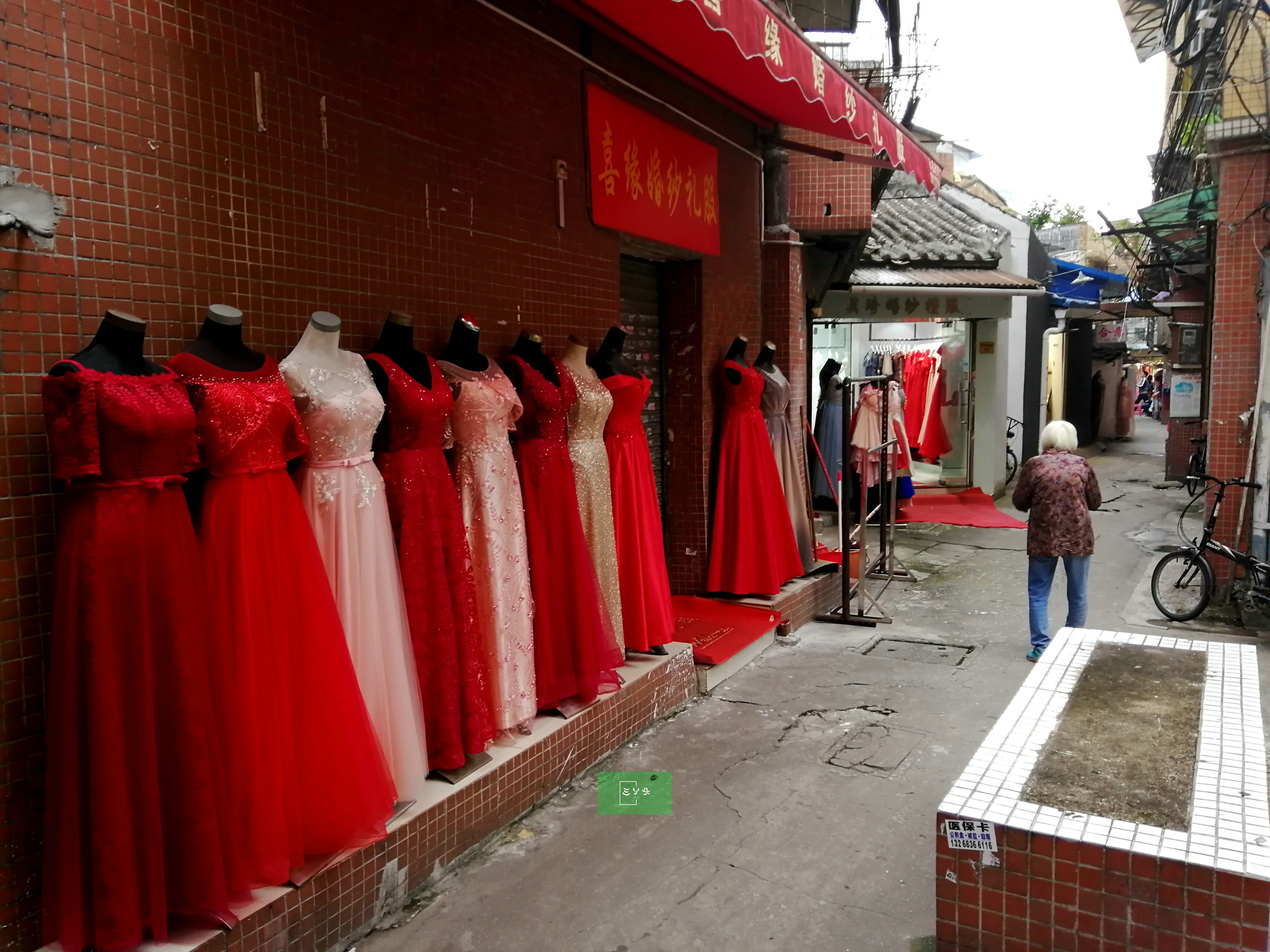 西安卖婚纱一条街在哪_西安美食一条街图片(3)