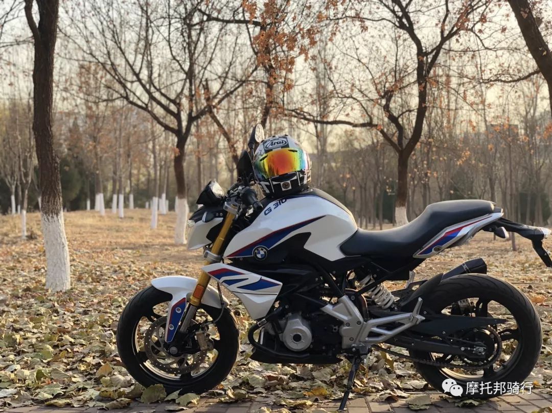 今天给大家介绍的是宝马的首款小排量车型-g310r 一辆适合新手又适合