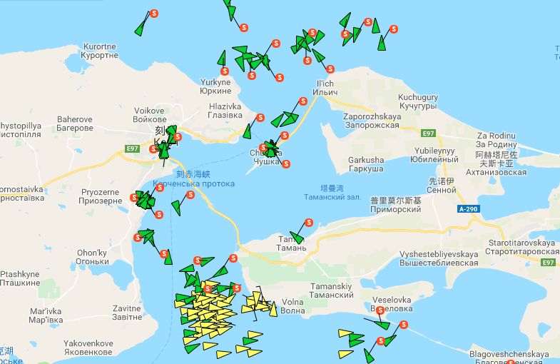 仍有大量船舶等待进入亚速海;等待从亚速海进入黑海的船只较少.图片