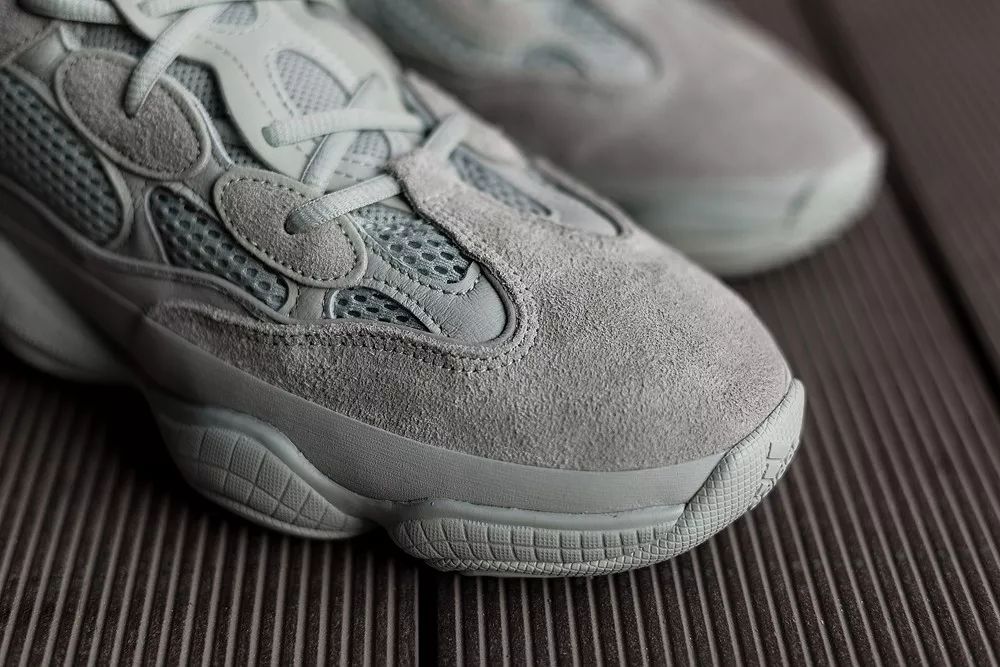 海盐yeezy500上脚真的帅明天买不买看看小编提前展示吧