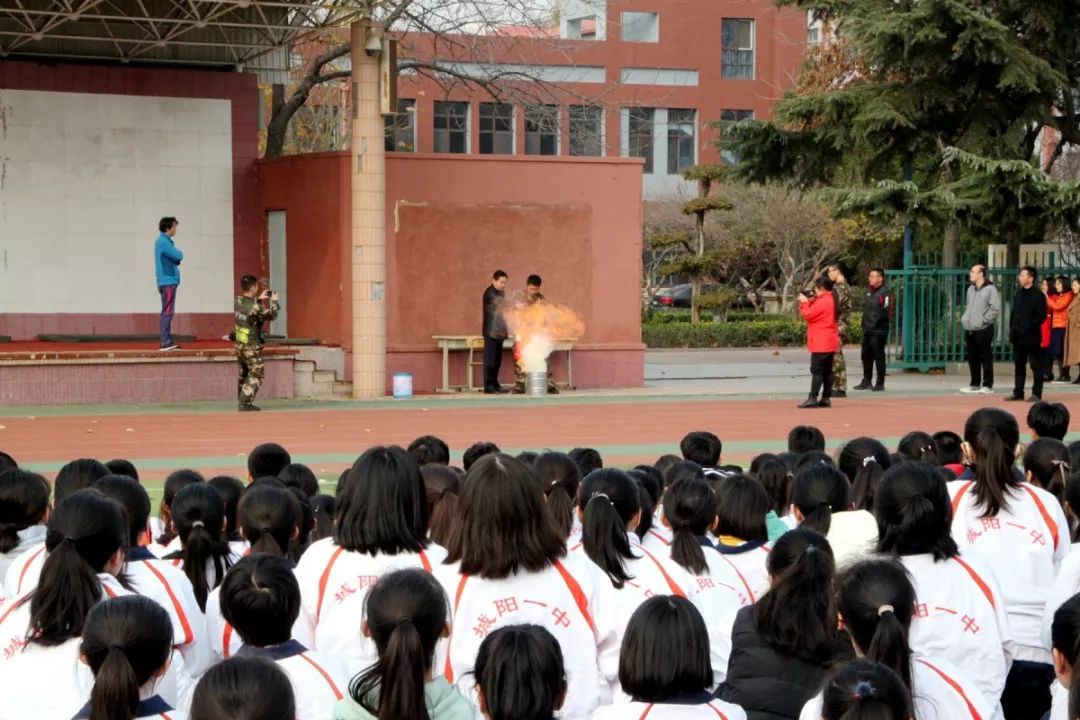 守护生命 防患未然演练结束后,江丰岗副校长对此次消防逃生演练活动