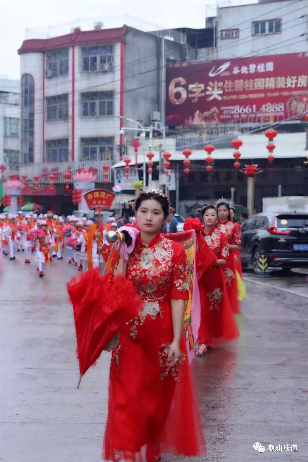 汕头谷饶闹热,这群扛大旗女标个个生好!