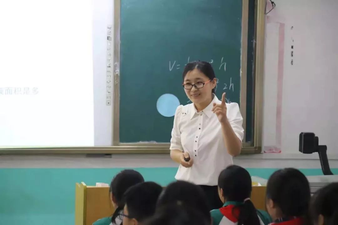 李青: 牡丹区第一小学数学老师