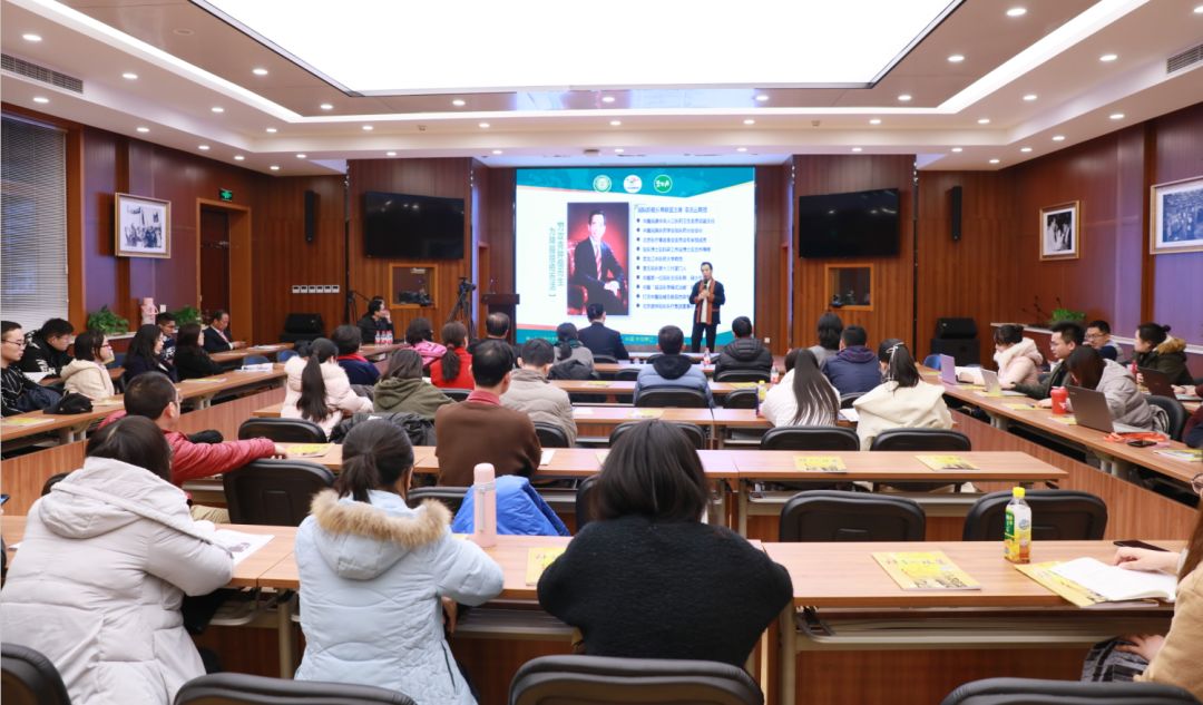 覃迅云教授应中央民族大学邀请为师生做瑶医减法生态医