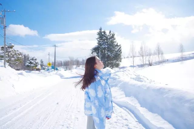 冬季有雪的地方怎么穿搭_冬季的雪怎么画雪景(2)